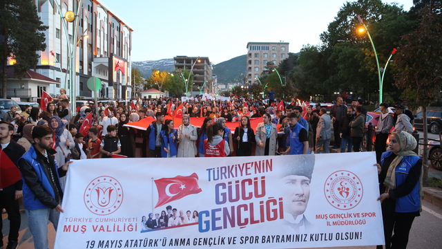 Muş'ta "Meşaleli Gençlik Yürüyüşü" düzenlendi
