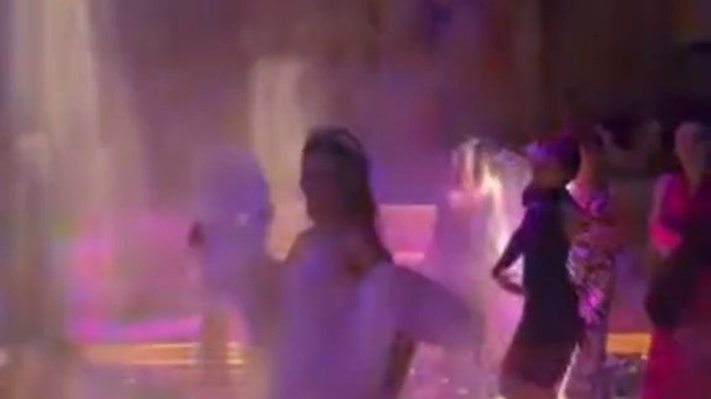 Kına gecesinde dev 'disko topu' yerinden koptu; gelin ve 2 kişi yaralandı