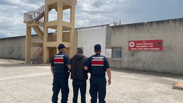 Balıkesir'de firari FETÖ hükümlüsü yakalandı