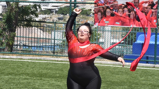 Down sendromlu milli sporcu Selin: Lütfen eve kapanmayın, benim gibi engelleri aşın