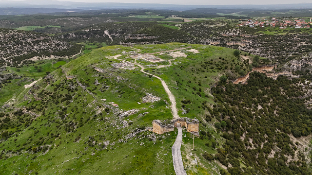 Blaundos Antik Kenti'nde tespit edilen 8 su kemeri ayağa kaldırıldı