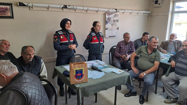 Sakarya'da jandarma vatandaşları dolandırıcılığa karşı uyarıyor