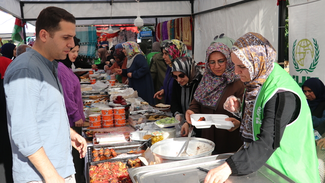 Batman'da sivil toplum kuruluşları Gazze yararına kermes düzenledi