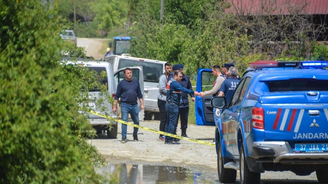 Tarladan dönen çifti, tabanca ile öldürdü