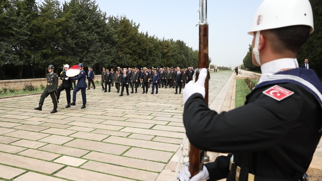 Milli Savunma Bakanı Güler, TSK komuta kademesiyle Anıtkabir'i ziyaret etti