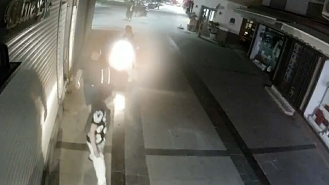 2 turisti darbedip, elektronik sigaralarını gasbeden 3 şüpheli tutuklandı