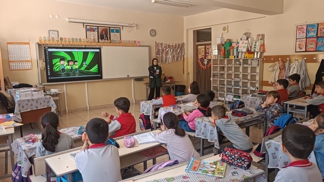 Yeşilay'dan Elazığ'da öğrencilere teknoloji bağımlılığı ve sağlıklı yaşam eğitimi