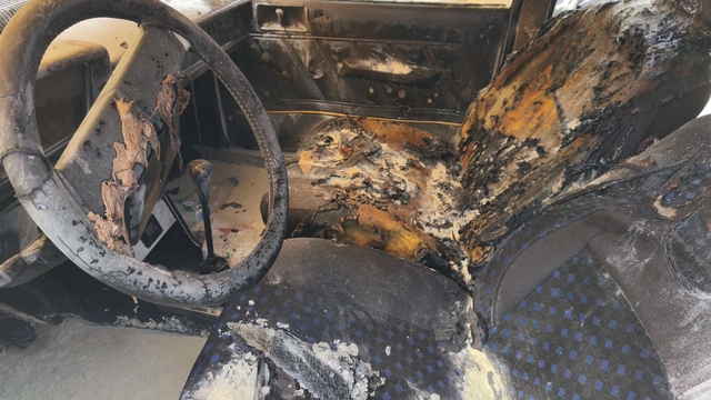 Adana'da park halindeki otomobil yandı