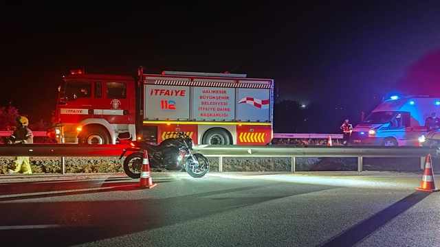 Balıkesir'de bariyere çarpan motosikletin sürücüsü öldü