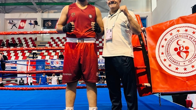 Şırnaklı sporcu Sabaz, boks şampiyonasında çeyrek finale yükseldi