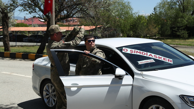 Erzincan'da 54 engelli bir günlük askerlik sevinci yaşadı