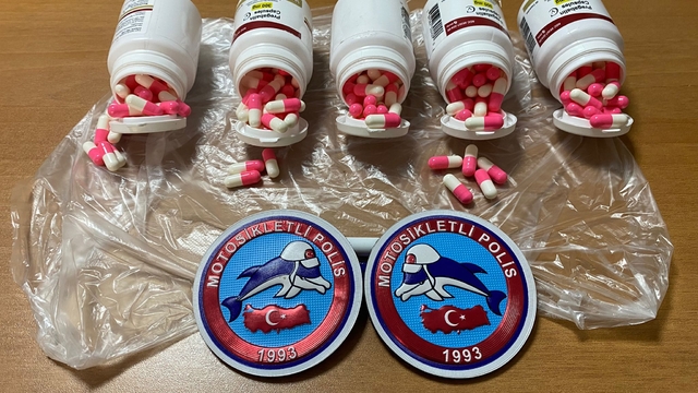 Manisa'da sentetik ecza hapla yakalanan 2 şüpheli tutuklandı