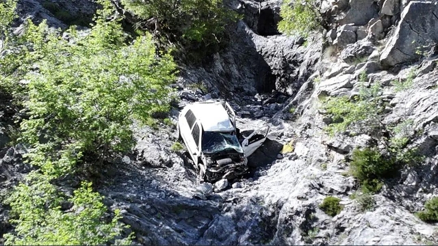 Antalya'da uçuruma devrilen otomobildeki 1 kişi öldü, 1 kişi yaralandı