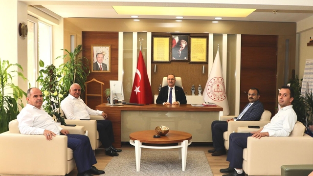 Eğitim-Bir-Sen Antalya Şubesinden İl Milli Eğitim Müdürü Eriş'e ziyaret