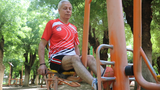 70 yaşındaki mali müşavir, 16 yıldır her sabah güne sporla başlıyor