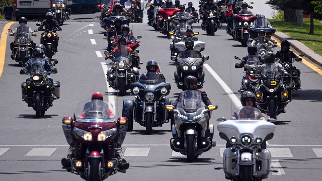 Motosiklet tutkunları "19 Mayıs" için Ankara'da tur attı