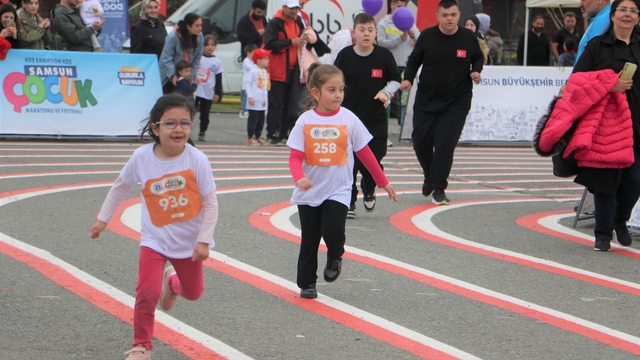 Samsun'da 'Çocuk Maratonu ve Festivali' düzenlendi