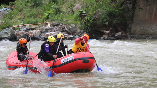 Rize'de düzenlenen Türkiye Rafting Şampiyonası yarışları sona erdi