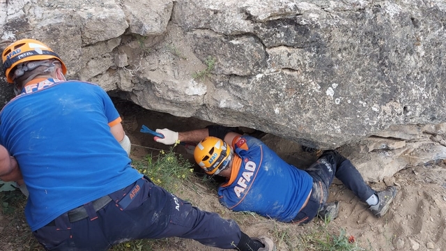 Tokat'ta kaçak kazı yaparken üzerine kaya düşen kişi öldü