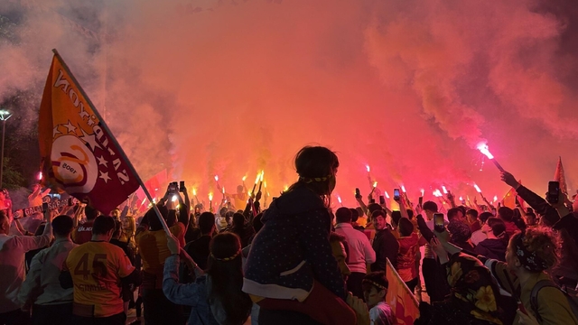 Uşak'ta Galatasaray taraftarları şampiyonluğu kutladı