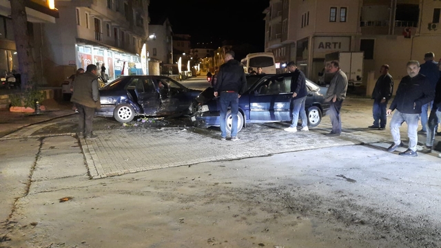 Kastamonu'da iki otomobil çarpıştı; 1 yaralı