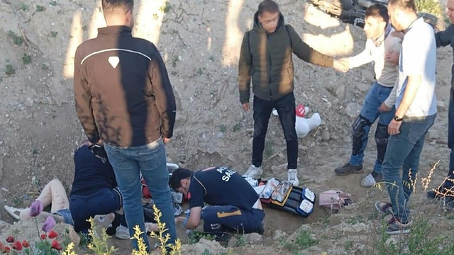 Denizli'de yoldan çıkıp takla atan motosikletteki 2 kişi öldü