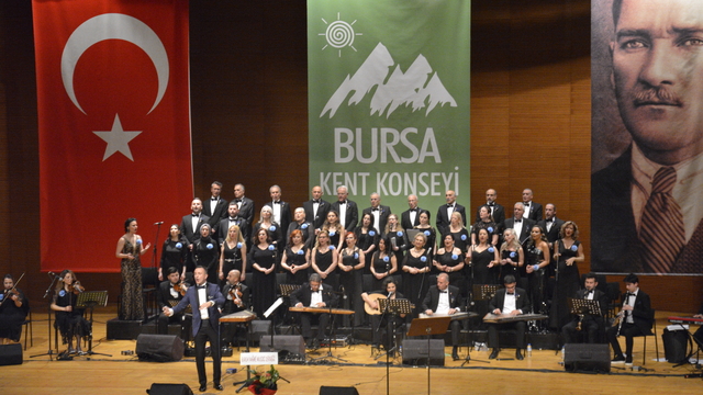 Bursa'da "Bir Sevdadır Şarkılar" konseri ilgi gördü