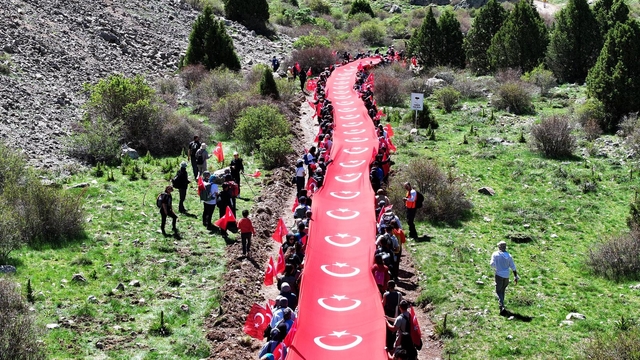Niğde'de "19 Mayıs" dolayısıyla doğa yürüyüşü düzenlendi