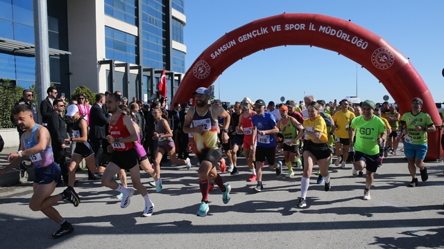 Samsun'da 19 Mayıs Yarı Maratonu başladı