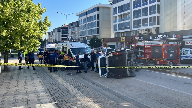Bursa'da ihbardan dönen polis aracının devrildiği kazada 5 kişi yaralandı