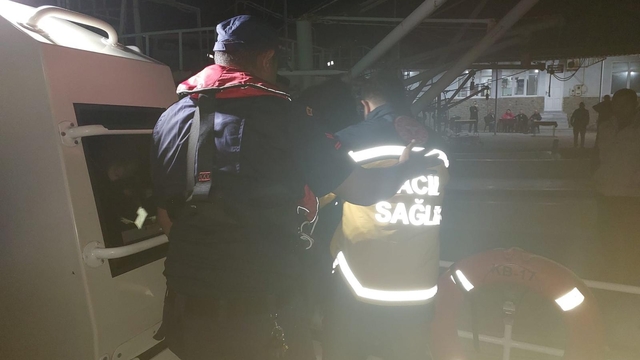 Tekirdağ'da gemide kalp krizi geçiren personel sahil güvenlik ekiplerince tahliye edildi