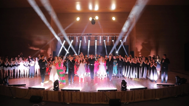 19 Mayıs Atatürk'ü Anma, Gençlik ve Spor Bayramı kutlamaları kapsamında dans gösterisi sunuldu