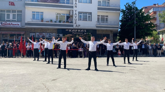 Sinop'un ilçelerinde 19 Mayıs Atatürk'ü Anma, Gençlik ve Spor Bayramı kutlandı