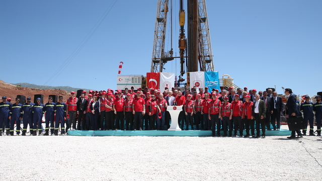 Enerji ve Tabii Kaynaklar Bakanı Bayraktar, Gabar Dağı'ndaki petrol üretim sahasında konuştu: