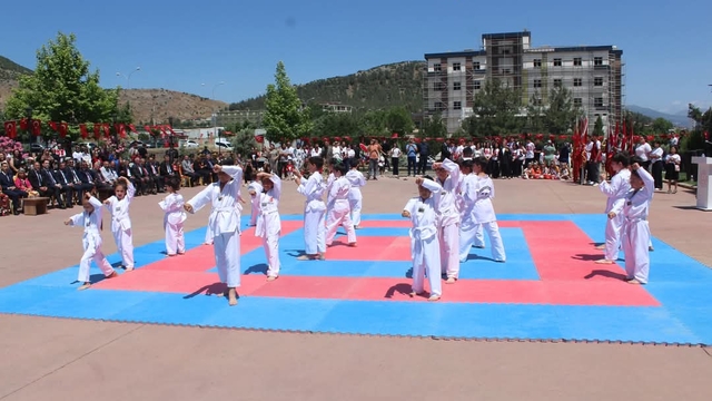 Gaziantep'in ilçelerinde 19 Mayıs Atatürk'ü Anma, Gençlik ve Spor Bayramı kutlandı