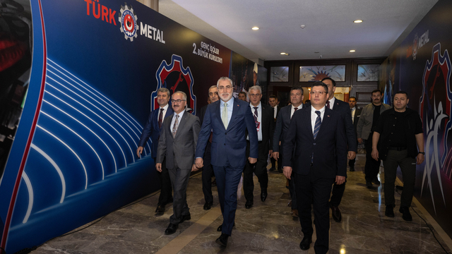 Bakan Işıkhan, Türk Metal Sendikası 2. Genç İşçiler Kurultayı'nda konuştu: