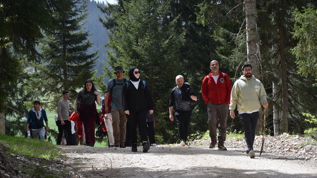 Gümüşhane yaylaları doğaseverleri ağırlamaya başladı