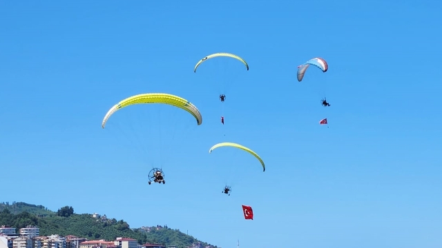 Giresun'da bir paramotor havalandıktan kısa süre sonra denize düştü