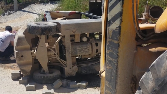 Mardin'de devrilen forkliftin altında kalan sürücü öldü