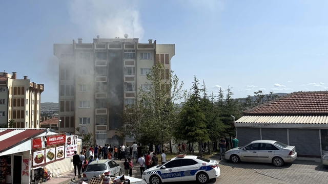 Kırıkkale'de apartmanda çıkan yangında 6 kişi dumandan etkilendi