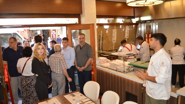 Mardin'de açılan 'Gönül Mutfağı'nın geliri Hatay'daki öğrencilerin öğle yemeğinde kullanılacak
