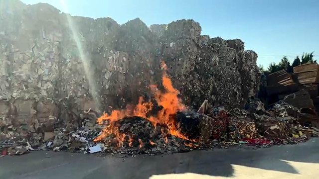Kahramanmaraş'ta kağıt fabrikasında çıkan yangın söndürüldü