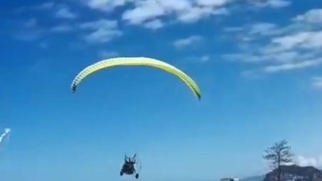 Giresun'da paramotorun denize düşme anı kamerada