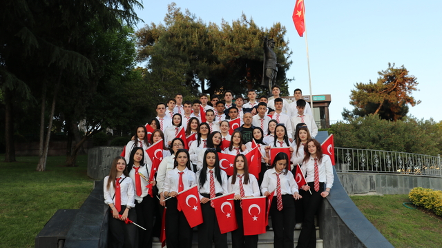 Kocaeli'de 19 Mayıs etkinlikleri kapsamında kortej yürüyüşü yapıldı