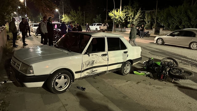 Düzce'de otomobil ile motosikletin çarpıştığı kazada sürücüler yaralandı