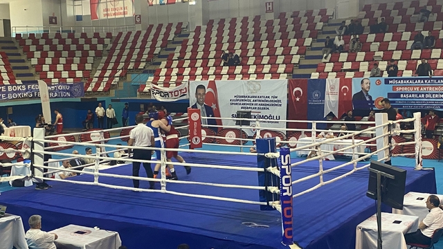 Ağrı'da düzenlenen Genç Erkekler Türkiye Ferdi Boks Şampiyonası sona erdi
