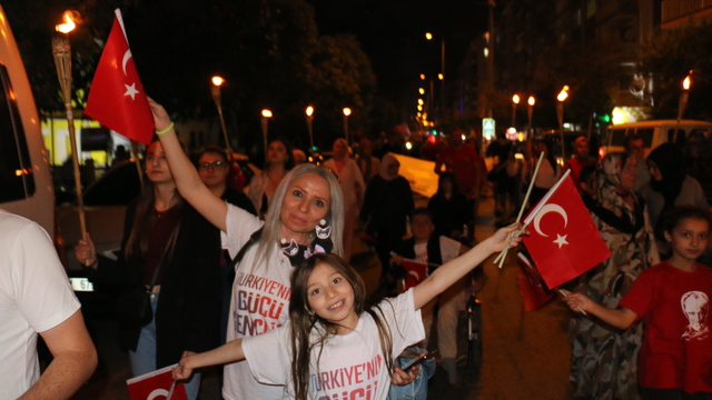 Aydın'da 19 Mayıs etkinlikleri kapsamında fener alayı düzenlendi