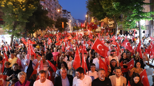 Denizli'de 19 Mayıs etkinlikleri kapsamında fener alayı düzenlendi