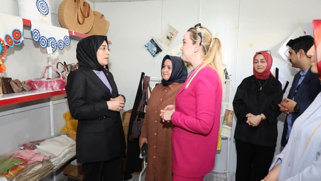 Viranşehir'de kadın kursiyerlerin eserleri sergide satışa sunuldu