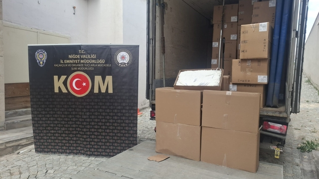 Niğde'de 1 milyon 50 bin dolu makaron ele geçirildi